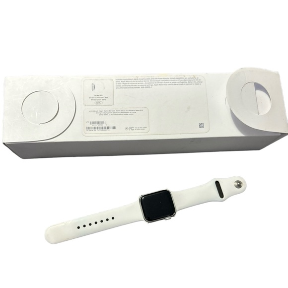 Apple Watch 5 40mm every accessories unused - Picture 3 of 5